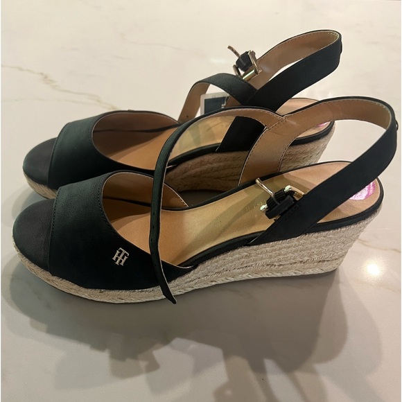 🆕 Tommy Hilfiger Women's Gallie Sandal - Picture 5 of 16